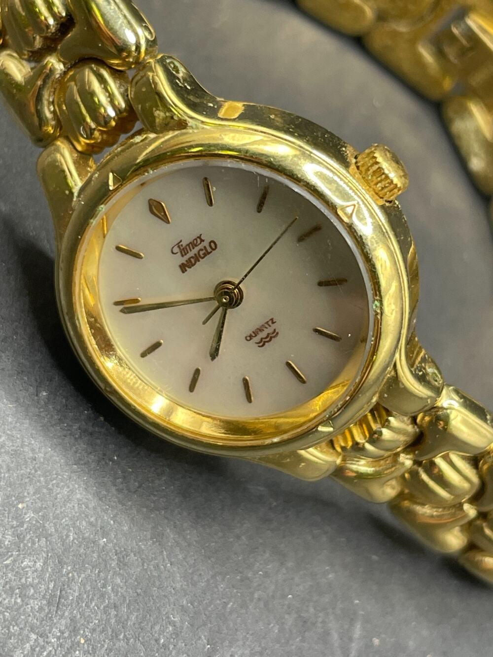 Timex Indiglo Quartz Women's Analog Watch Gold Toned Bracelet Band 24mm